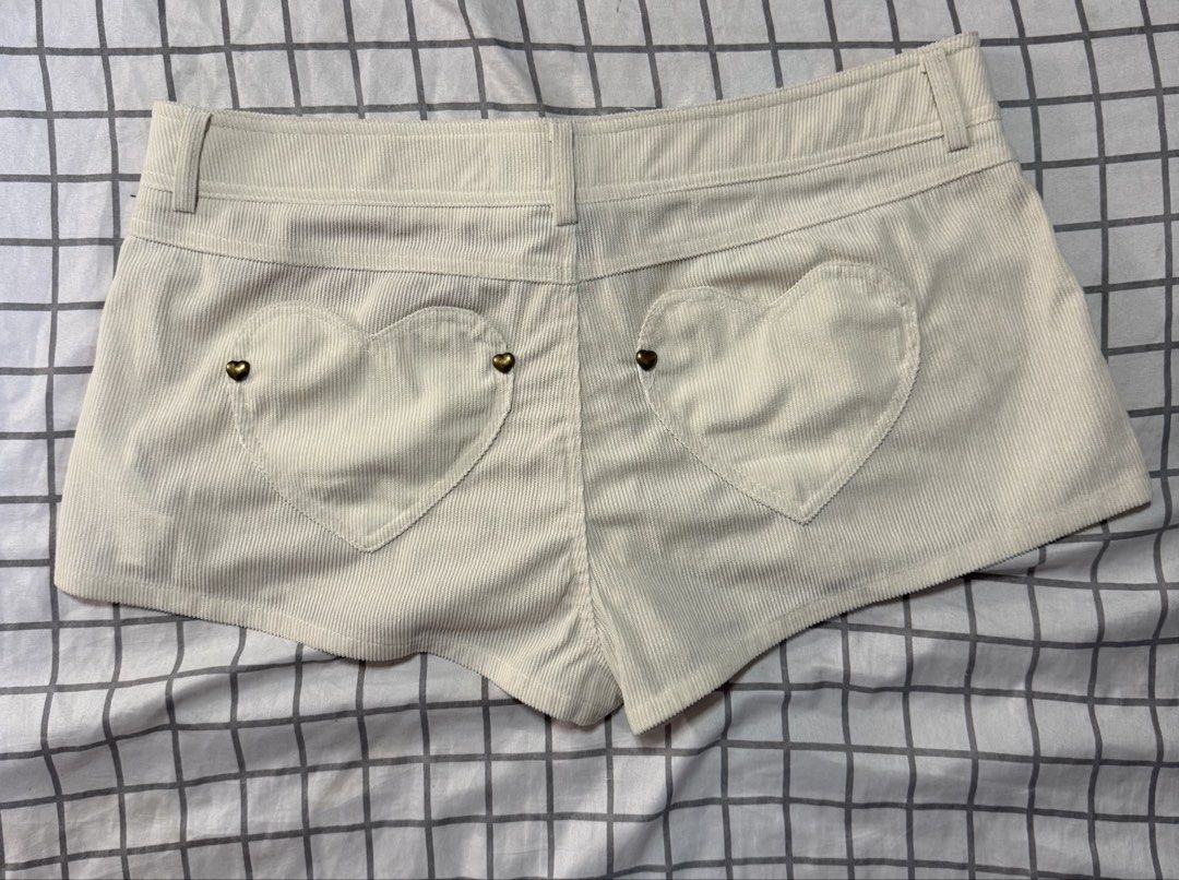 Shein Short (Category: Shorts) located in Quezon City. Submitted by pinkyswearshop (Listing ID 1466814503, Image 2). Description: .