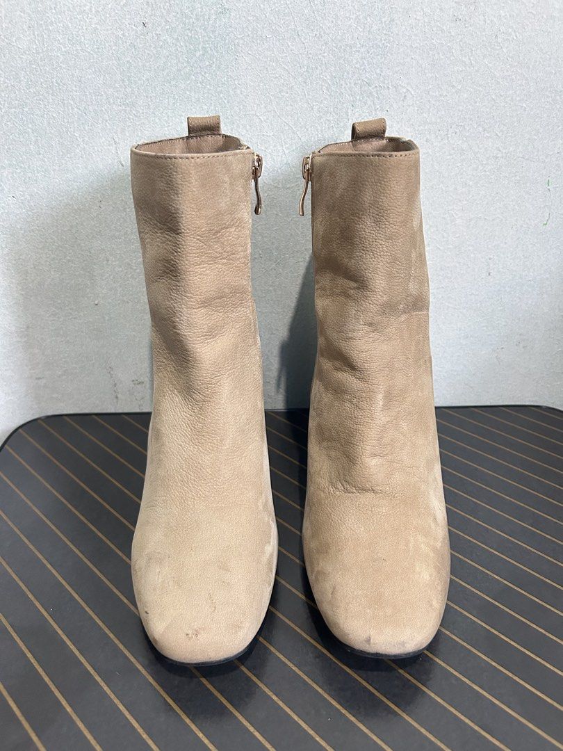 Shoopen Beige Side Zip Ankle Boots (Category: Boots) located in Quezon City. Submitted by jjsurplus_23 (Listing ID 1466797669, Image 3). Description: 23-23.5cm insole.