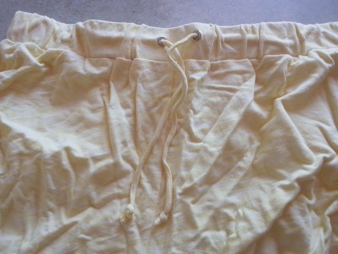 Shorts US BNEWTAG (Category: Shorts) located in Los Banos. Submitted by mania-62906 (Listing ID 1466855079, Image 3). Description: BNEWTAG. US Large. Yellow.