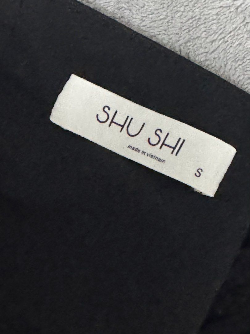 Shu Shi Navy Top in Black (Category: Sleeveless) located in Manila. Submitted by glossywife (Listing ID 1466852091, Image 2). Description: Used once only Size small Rfs: Decluttering Mop: Bank Transfer Mod: GrabExpress / J&T / Lalamove Helping tags: Brandy Melville Zara Isa the label H&M Cotton On Stradivarius Phia Hollister Subdued John Galt Miu the label Traje Linen Bershka Aritzia Princess Polly Free People Realisation Par Meshki Oh Polly Pacs