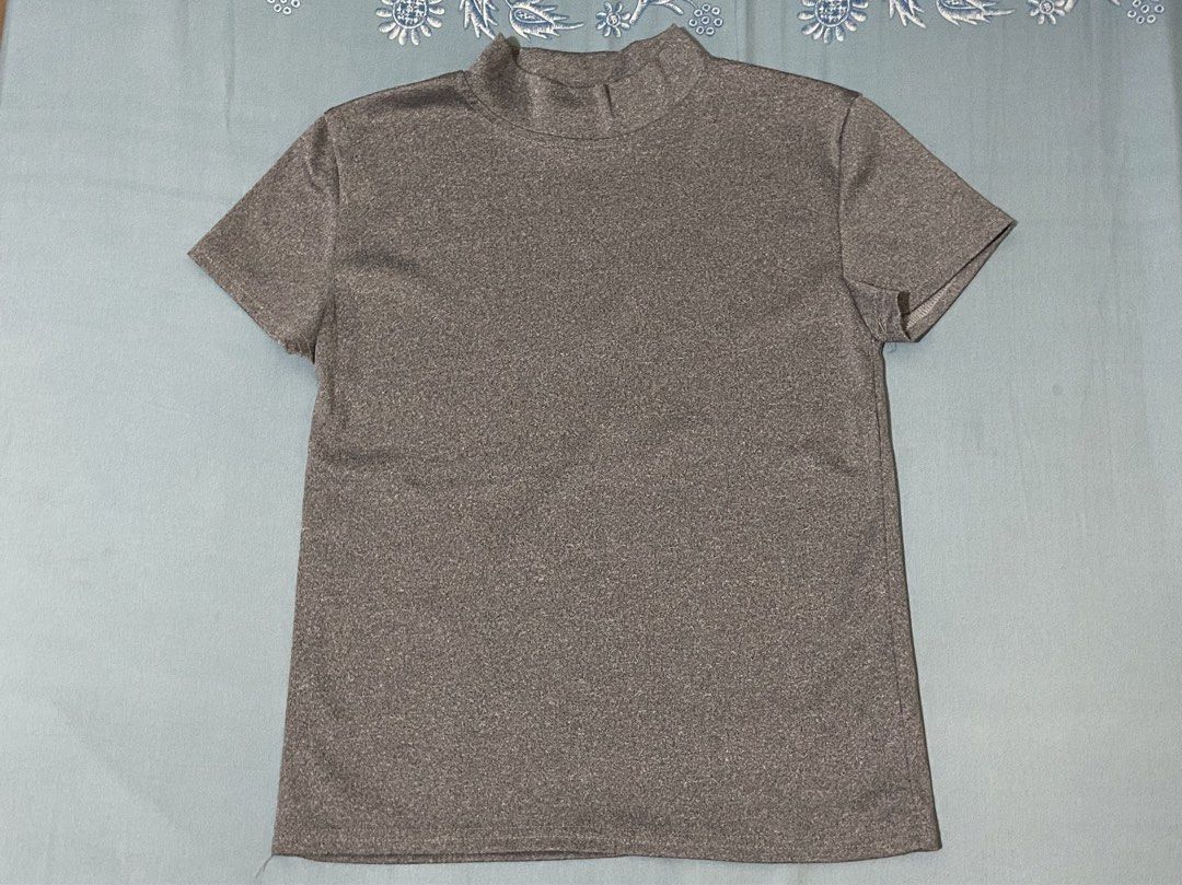 Silver/Grey Shimmer Short Sleeve Mock Neck Top (Category: Shirts) located in Guinobatan. Submitted by jadieee_young22 (Listing ID 1466941960, Image 1). Description: Color: Grey/ Silver Short sleeves, mock neck/ high neck Lightweight and stretchable Like new no flaws Fits Small to Medium Ganda ng tela! 🤍 bought from ukay :) Rfs: Decluttering (extra closet items).