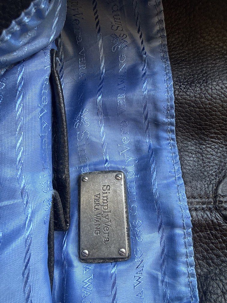 SIMPLE VERA WANG LEATHER HOBO BAG (Category: Wall Decor) located in Angeles City. Submitted by migs_font29 (Listing ID 1466793118, Image 2). Description: .