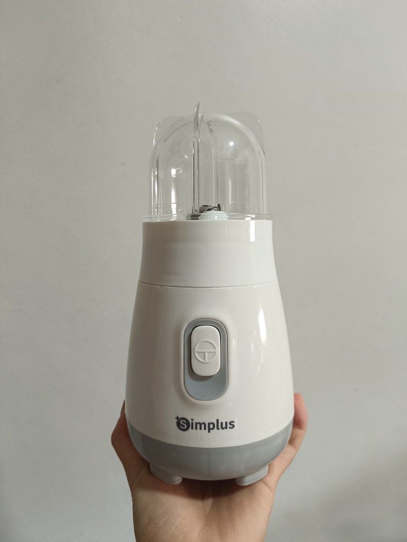 Simplus Mini Blender / Juicer / Smoothie Maker (Category: Juicers, Blenders & Grinders) located in Quezon City. Submitted by sayonara.things (Listing ID 1466873982, Image 2). Description: Simplus Blender / Juicer / Smoothie Maker 600ML + 200ML Used 2x only RFS: Moving out sale.