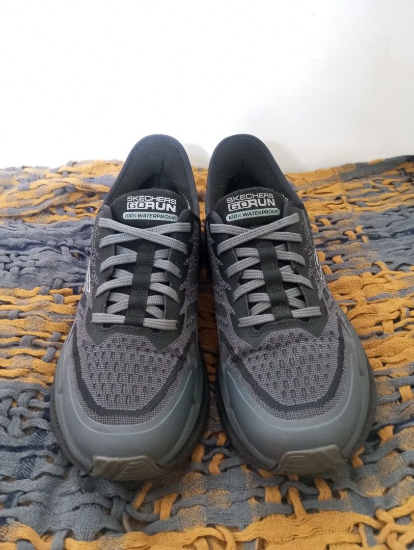 Skechers Go Run Max Cushioning (Category: Sneakers) located in Baguio. Submitted by Dominick_II (Listing ID 1466774758, Image 3). Description: Skechers Go Run Max Cushioning Black and Grey Hands-free slip-in for easy wear 100% waterproof Sole: Max cushioning midsole and durable Goodyear rubber outsole Size : 8US men / 41EU / 26CM *Replaced shoepad only Php 2,000 only.