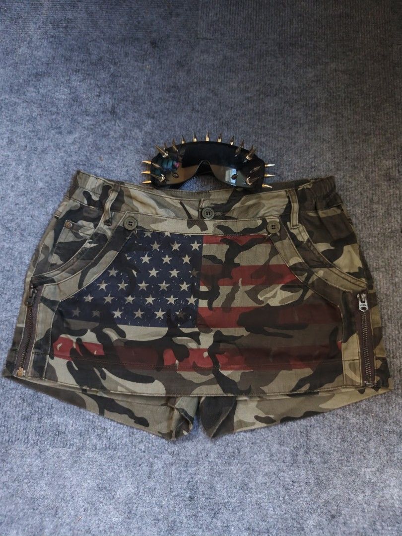 Skirt And Glass (Category: Skirts) located in Manila. Submitted by astral.thrift (Listing ID 1466795261, Image 1). Description: .