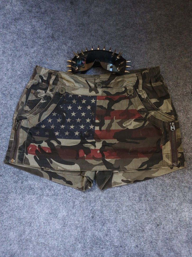Skirt And Glass (Category: Skirts) located in Manila. Submitted by astral.thrift (Listing ID 1466795261, Image 2). Description: .