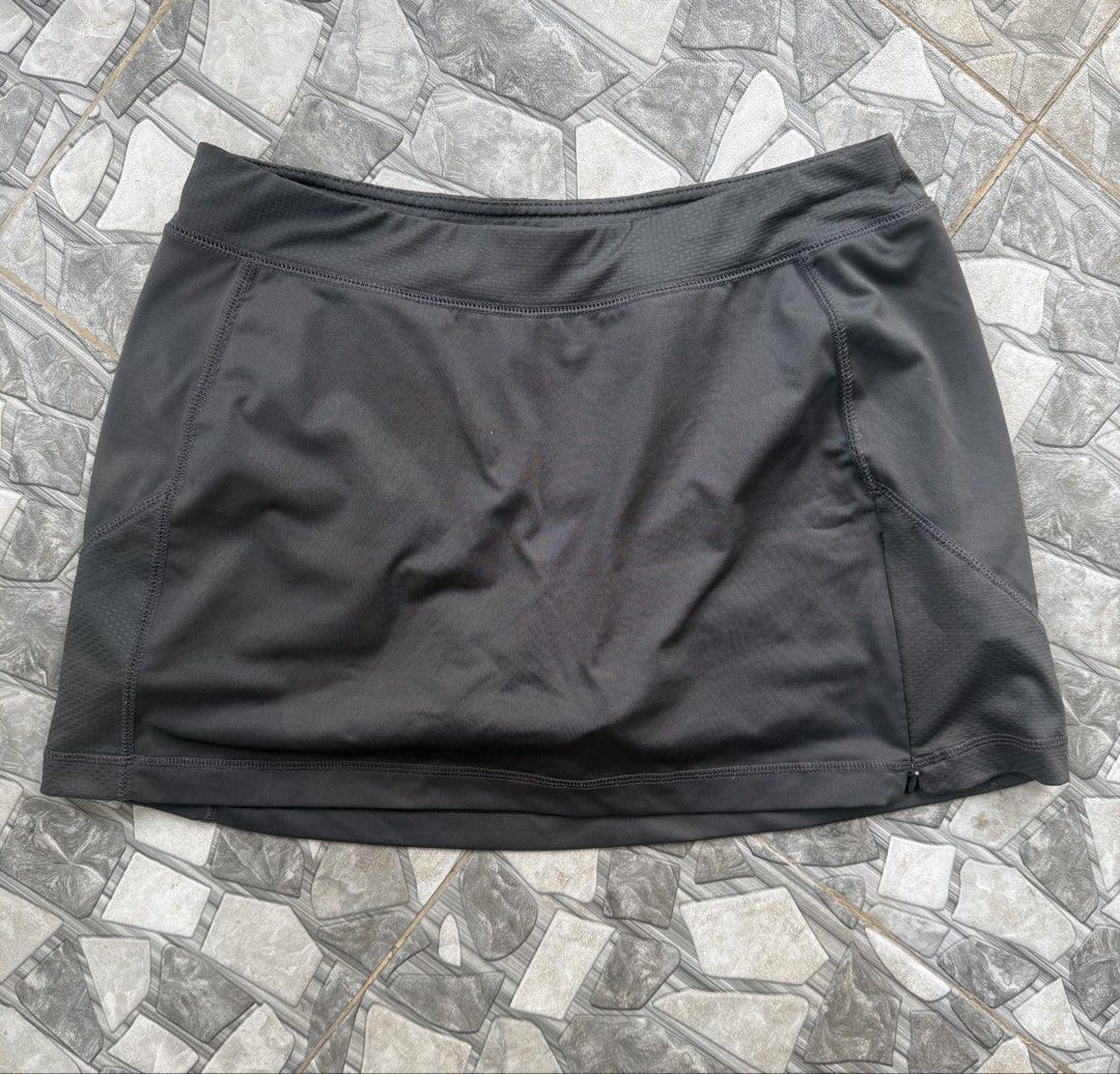 Skort Sports Active Pickleball (Category: Activewear) located in Panglao. Submitted by whatsdbuzz (Listing ID 1466807670, Image 1). Description: 1- Tek Gear Tennis Active Skirt Skort - Built-in inner layer - Dark gray in color - zippered side slit - 100 only 2- Blue Tennis Skort Built-in inner layer Issue: loose threads, it can be repaired or sewn by your self 100 only .