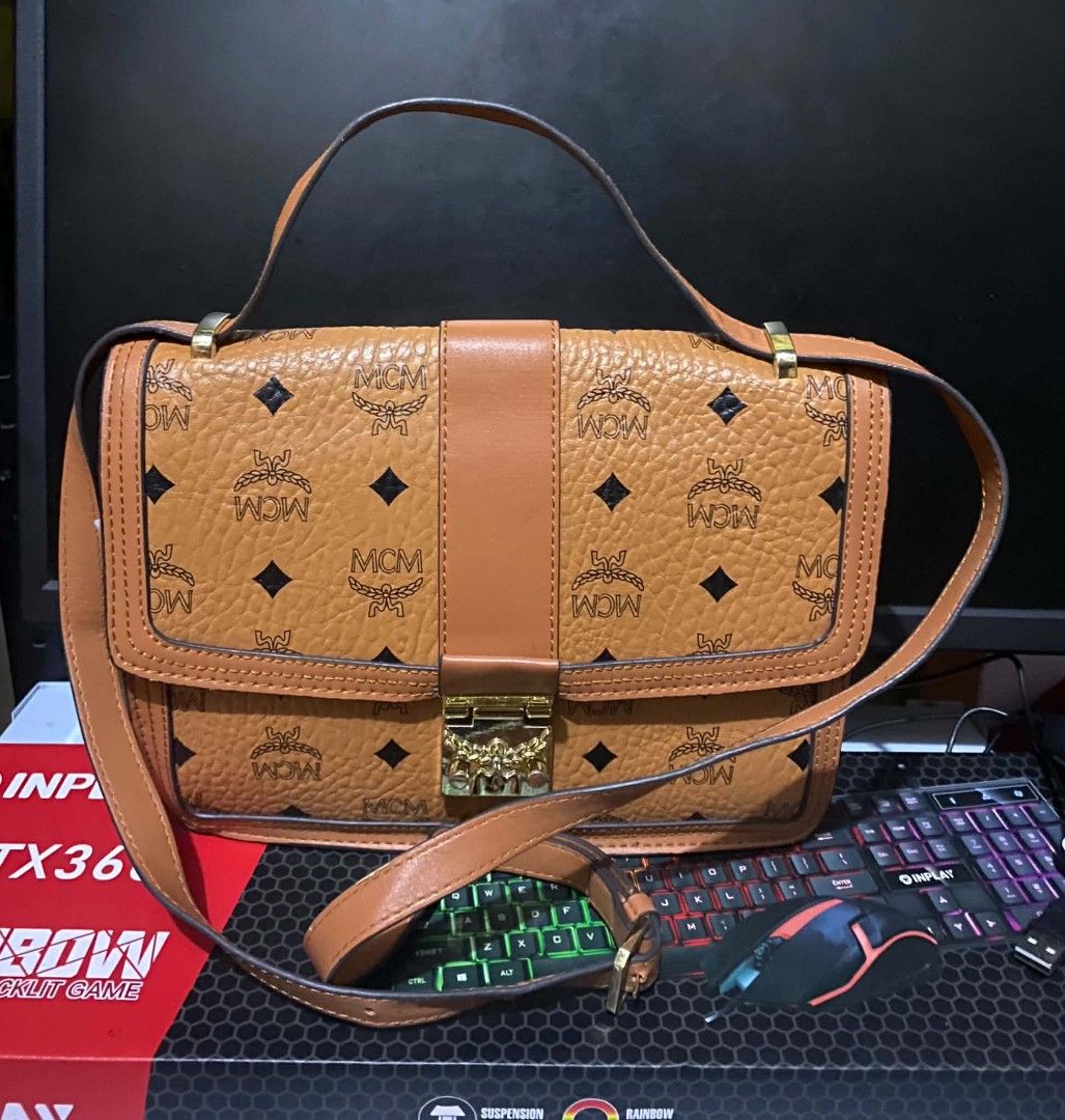 Sling bag (Category: Cross-body Bags) located in Manila. Submitted by glaiza02 (Listing ID 1466803298, Image 1). Description: .