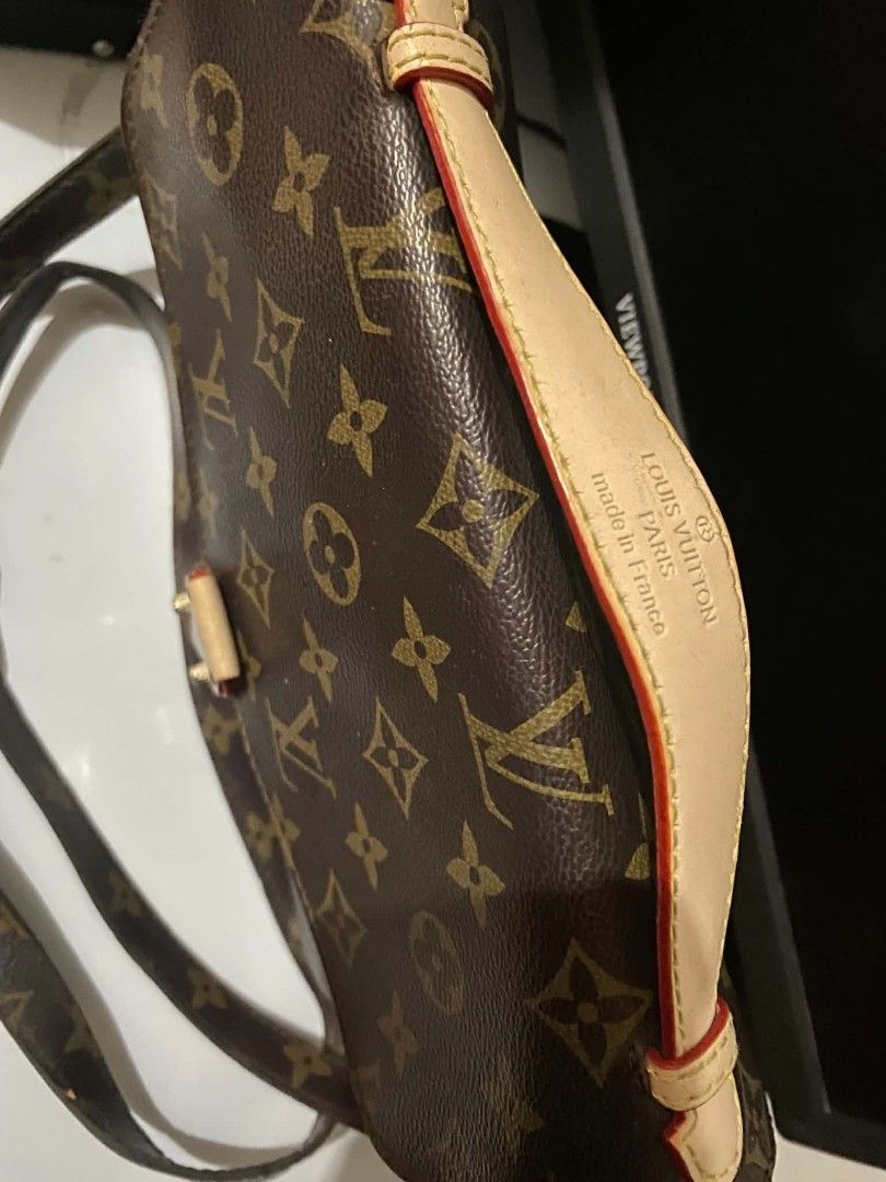 Sling bag (Category: Cross-body Bags) located in Manila. Submitted by glaiza02 (Listing ID 1466803802, Image 3). Description: .