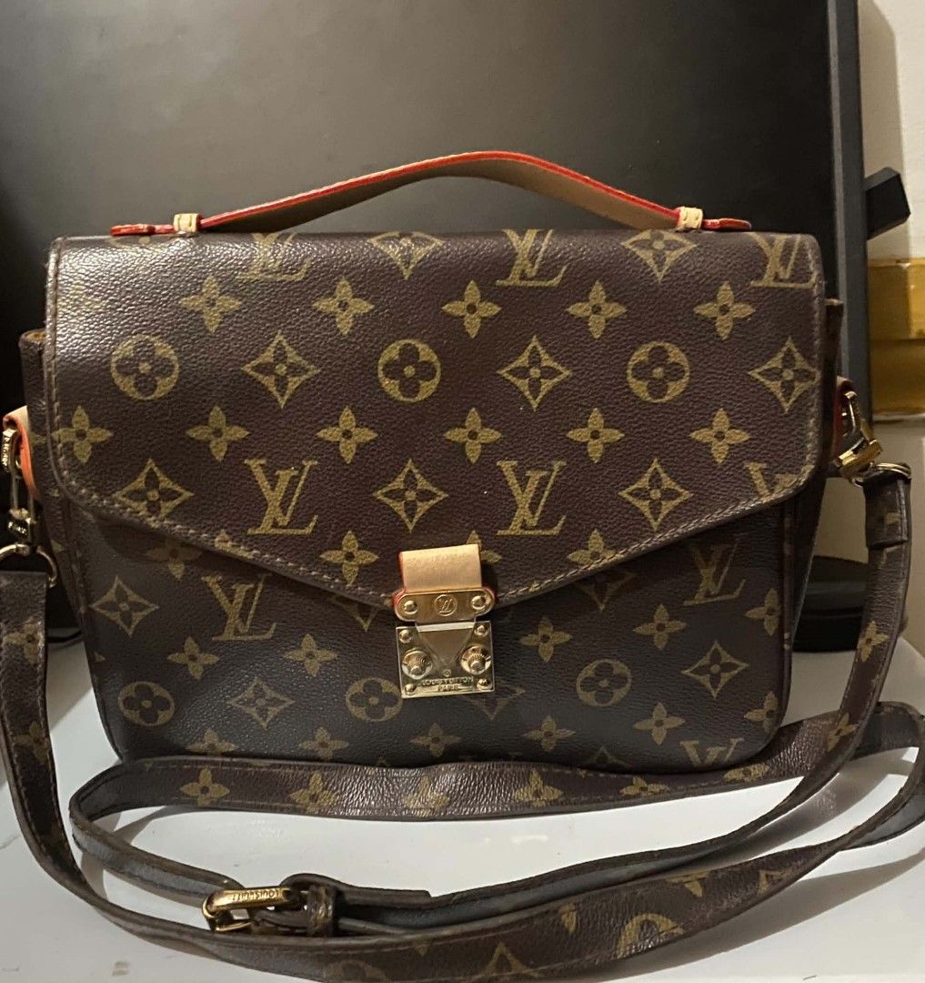 Sling bag (Category: Cross-body Bags) located in Manila. Submitted by glaiza02 (Listing ID 1466803802, Image 1). Description: .