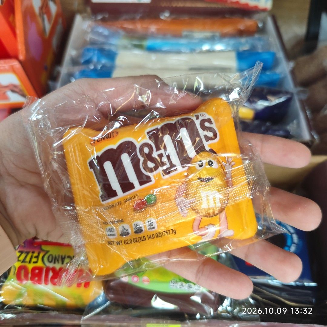 Slow rising Squishy Chocolate Bar Biscuits Toys (Category: Interactive Toys) located in Manila. Submitted by hzdeclutterstuffscollectionsph (Listing ID 1466834088, Image 2). Description: 🔴please send 📩 on my blue app HZ STATIONERY due to reply limit ni caro ✨35 each - Biscuits approx. 3"-4" H ✨60 each - Chocolate Bar approx. 7.5" H NO COD - Pick up / Book to deliver G•Cash / Cash on pick up.