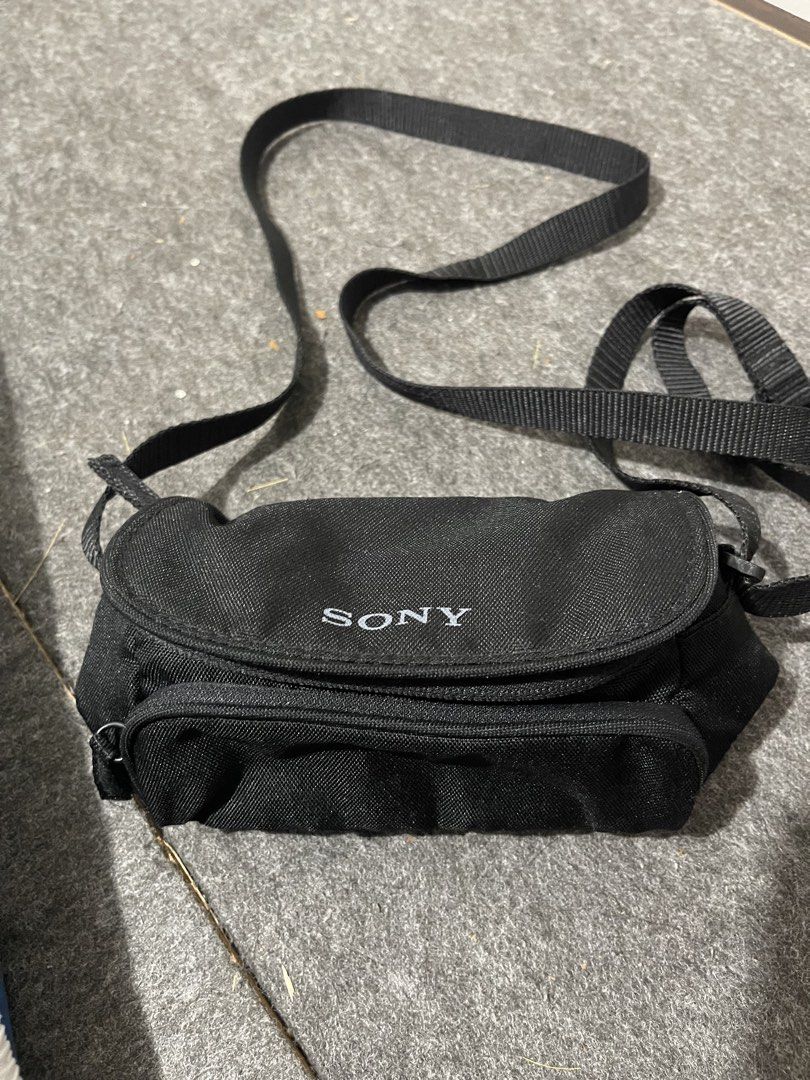 Sony Sling Bag Starter Kit (Category: Sling Bags) located in Pila. Submitted by forty10finds (Listing ID 1466912358, Image 2). Description: .