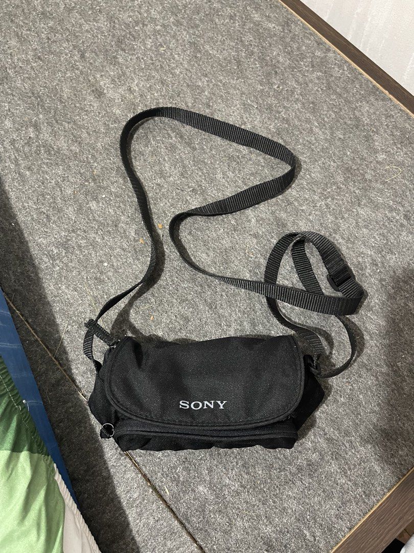 Sony Sling Bag Starter Kit (Category: Sling Bags) located in Pila. Submitted by forty10finds (Listing ID 1466912358, Image 1). Description: .