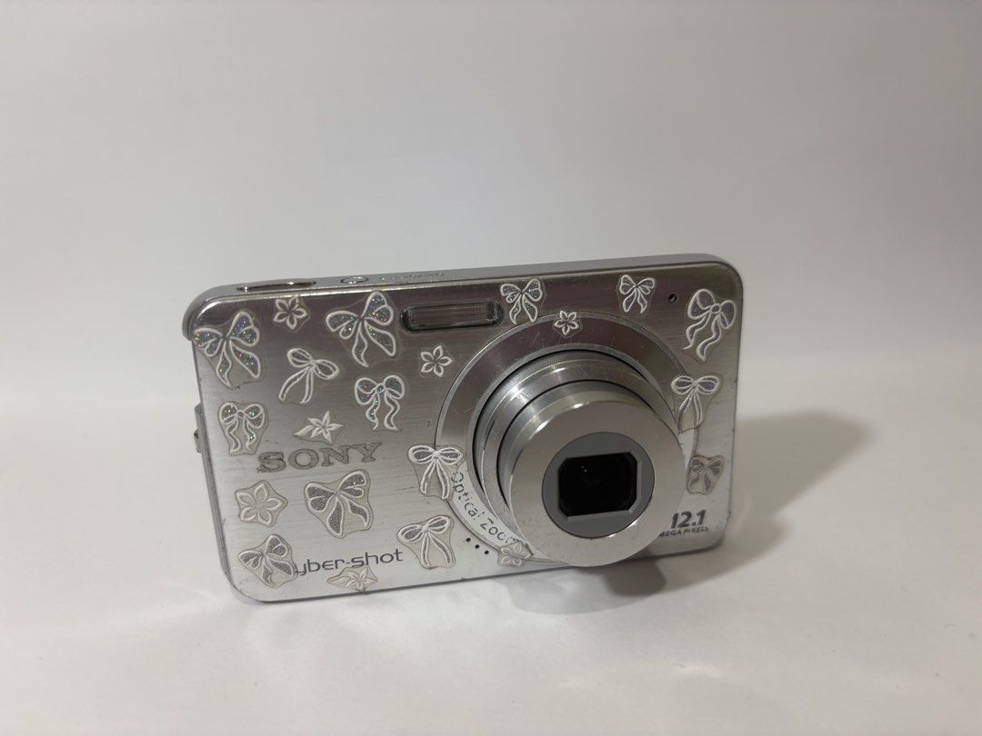 Sony Cyber-shot W310 12.1MP Digital Camera Bundle (Category: Cameras) located in Manila. Submitted by pleasesellmecheapstuff (Listing ID 1466960049, Image 1). Description: RUSH SALE-- Selling my Sony Cybershot w310 📸✨ - 12.1 MP Selling Price: 4,499💗 (big discount for sure buyer‼️) -pm for more sample shots Condition: - No functional issues - expect signs of usage - lcd pero super liit lang (see last photo) (doesn't affect output) Inclusions: - 