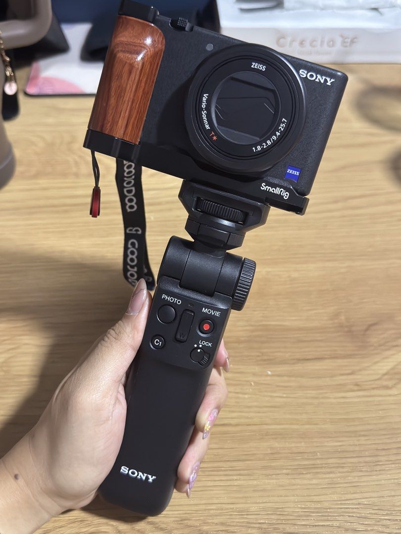 SONY ZV1 (Category: Cameras) located in Imus. Submitted by tinepay (Listing ID 1466783804, Image 2). Description: Selling my well-loved Sony ZV-1. 100% smooth, no issues, and rarely used. Perfect for vlogging and travel. Inclusions: - Original Box - Manuals - Charger - Battery OVER P6,000 WORTH OF FREEBIES: - FREE Godox External Flash - FREE Battery Charger + 2 Extra Battery - FREE Camera Vertical Grip - FREE Sony 64GB Memory card - Upgraded wood