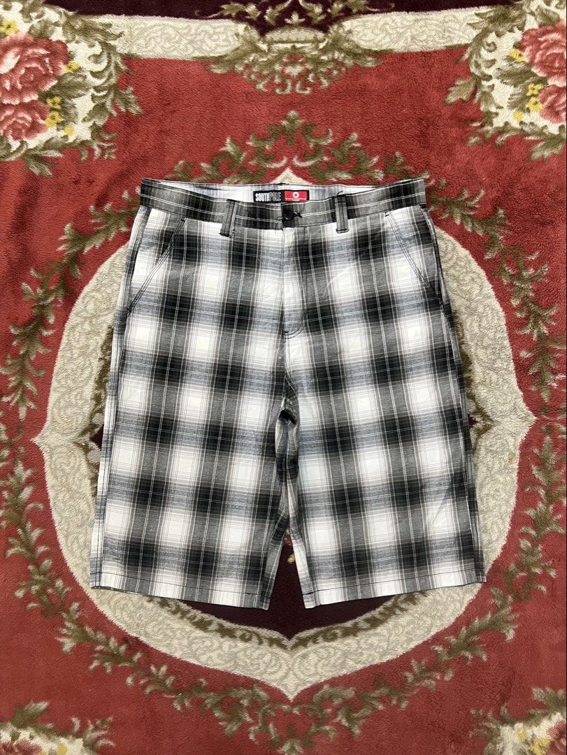 SOUTH POLE PLAID (Category: Shorts) located in Manila. Submitted by classicthrift_ph (Listing ID 1466815638, Image 2). Description: SOUTH POLE ✨ PLAID CHICANO VIBES✨ 📍DIMENSION! * WIDTH: 38 * LENGTH: 27 * LEG O: 12.