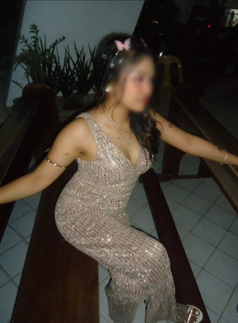 Sparkly Jumpsuit (Category: Evening dresses & gowns) located in Batangas. Submitted by dramaticcloset (Listing ID 1466868287, Image 1). Description: Jumpsuit Small-Large.