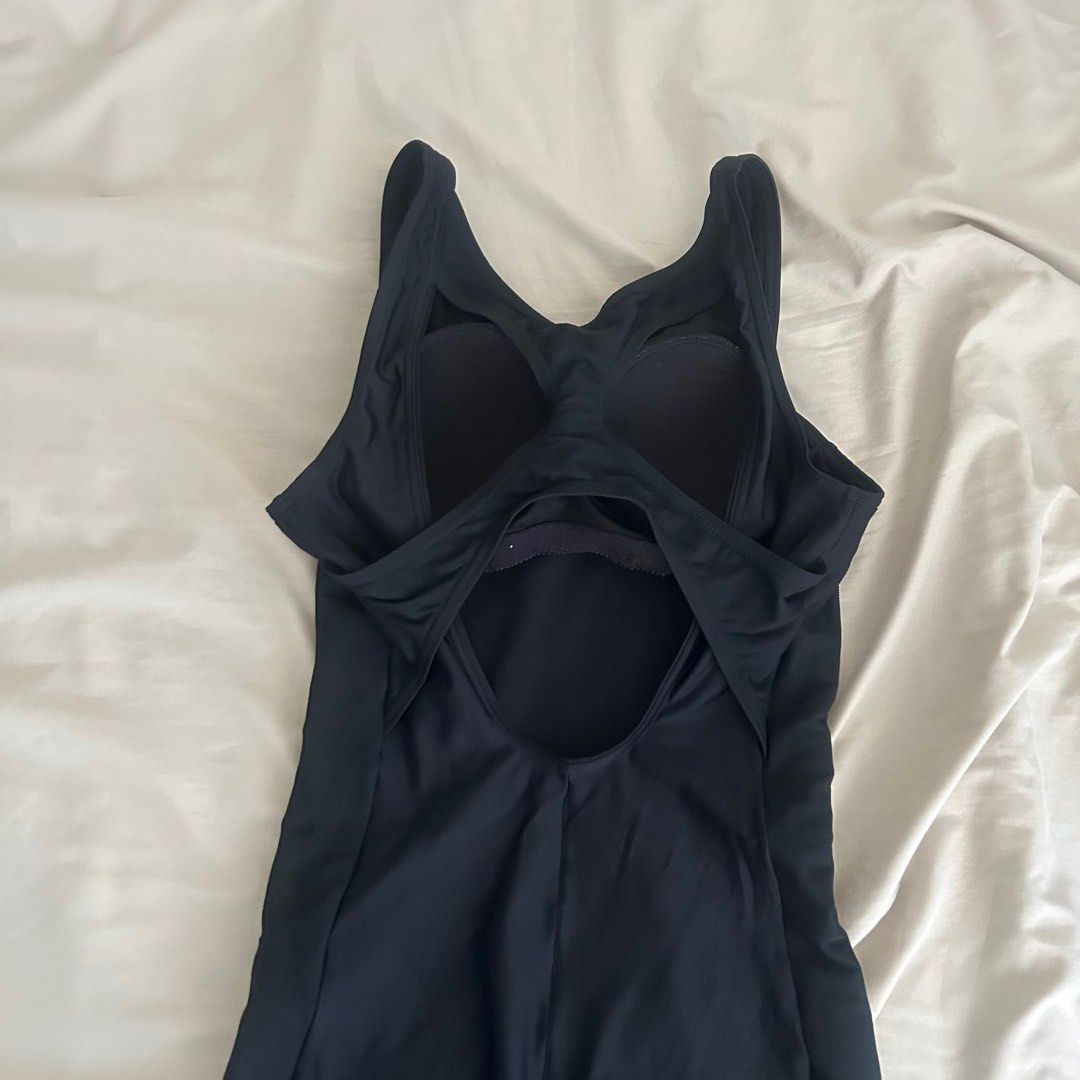 Speedo One Piece Swimsuit (Category: Bikinis & Swimsuits) located in Quezon City. Submitted by rouge45 (Listing ID 1466807289, Image 3). Description: Size 34 Got it here also for 1500 Rfs: slightly loose on me.