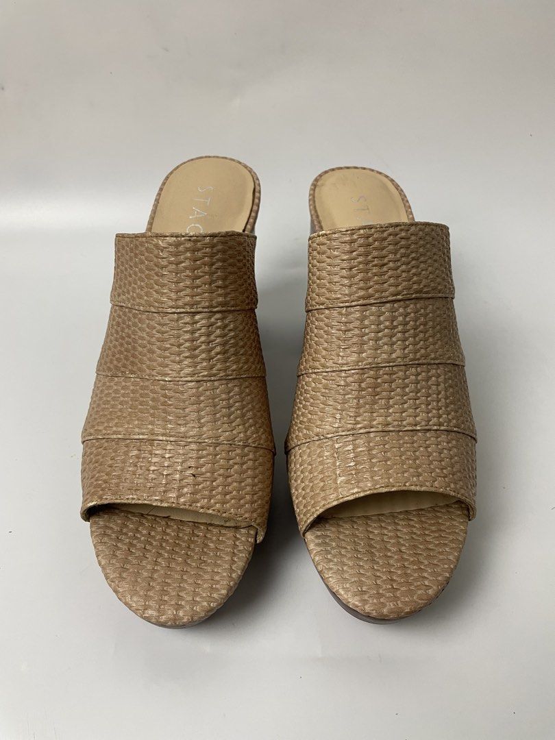 Staccato Woven Sandals (Category: Heels) located in Manila. Submitted by rdtp2 (Listing ID 1466938470, Image 2). Description: Size 39 24cm issue top piece need replacement still good condition 9/10.