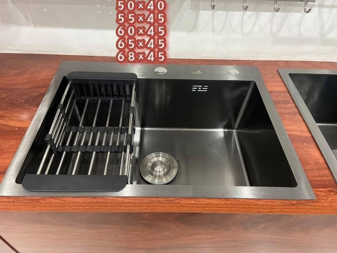 Stainless Steel Kitchen Sink Multiple Sizes Available (Category: Bathroom & Kitchen Fixtures) located in Manila. Submitted by jamfrimzy089458 (Listing ID 1466836063, Image 3). Description: - Premium kitchen sink available in single or double bowl layouts - Stunning finish options: Silver or Gold or Black - Durable, heavy-duty metal construction built to last - Complete set: Includes pull-out draining rack and plumbing hoses in original packaging 