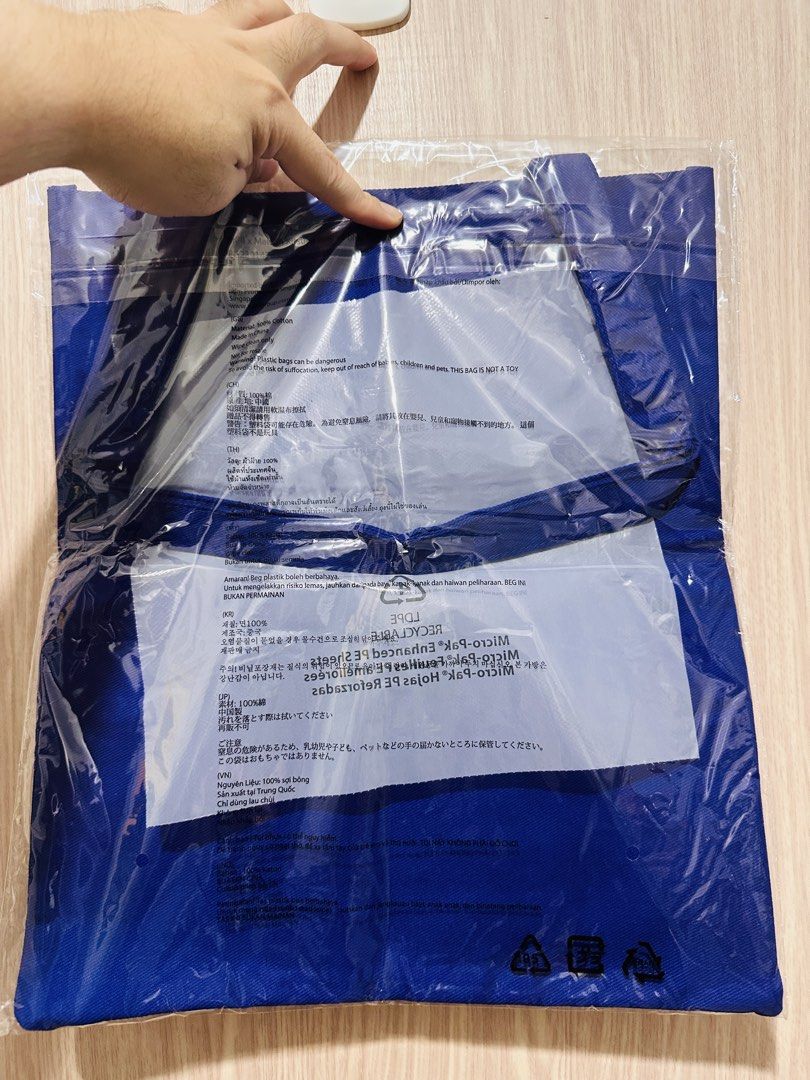 Starry Blue Maison Kitsune Tote Bag (Category: Tote Bags) located in Quezon City. Submitted by mikemofu (Listing ID 1466962871, Image 2). Description: Authentic Maison Kitsune SK-II collaboration Brandnew unopened Promotional product Unisex Smaller and leaner than standard tote bag Can store folders and A4 paper.