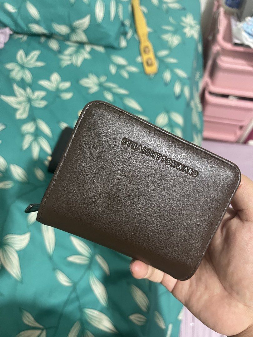 Straightforward wallet (Category: Wallets & Card holders) located in Bulacan. Submitted by nikkiac3 (Listing ID 1466968833, Image 1). Description: halos 3 months lang nagamit, got it for P750 sa store.