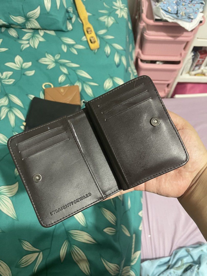 Straightforward wallet (Category: Wallets & Card holders) located in Bulacan. Submitted by nikkiac3 (Listing ID 1466968833, Image 3). Description: halos 3 months lang nagamit, got it for P750 sa store.