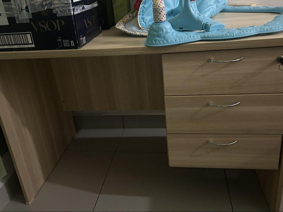 Study desk (Category: Tables & Sets) located in Puchong. Submitted by siscon (Listing ID 1466820109, Image 2). Description: Not using anymore Good Condition 9/10 .