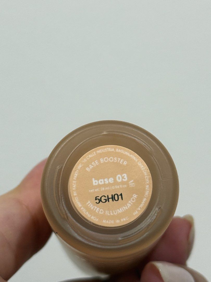 Sunnies Face Base Booster Tinted Illuminator Base 03 (Category: Makeup) located in Pasig City. Submitted by abbyrds (Listing ID 1466897261, Image 2). Description: - Brand: Sunnies Face - Product: Base Booster - Shade: Base 03 - Volume: 28ml / 0.94 fl oz - Formula: Multi-use tinted illuminator - Condition: swatched once - Manufacture Date: August 17, 2025 - Expiry Date: August 17, 2028 - RFS: wrong shade Last price posted. .