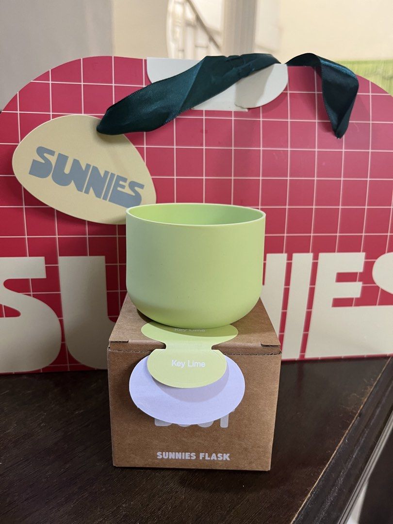Sunnies Flask Boot - Key Lime (Category: Water Bottles & Tumblers) located in Mandaluyong City. Submitted by lorloryy (Listing ID 1466968536, Image 1). Description: - Sunnies Flask boot in Key Lime - Brand new, unused condition and properly stored - Comes complete with original box.