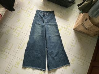 (Category: ) located in . Submitted by neighbourhoodfinds (Listing ID 1466839470, Image 1). Description: .