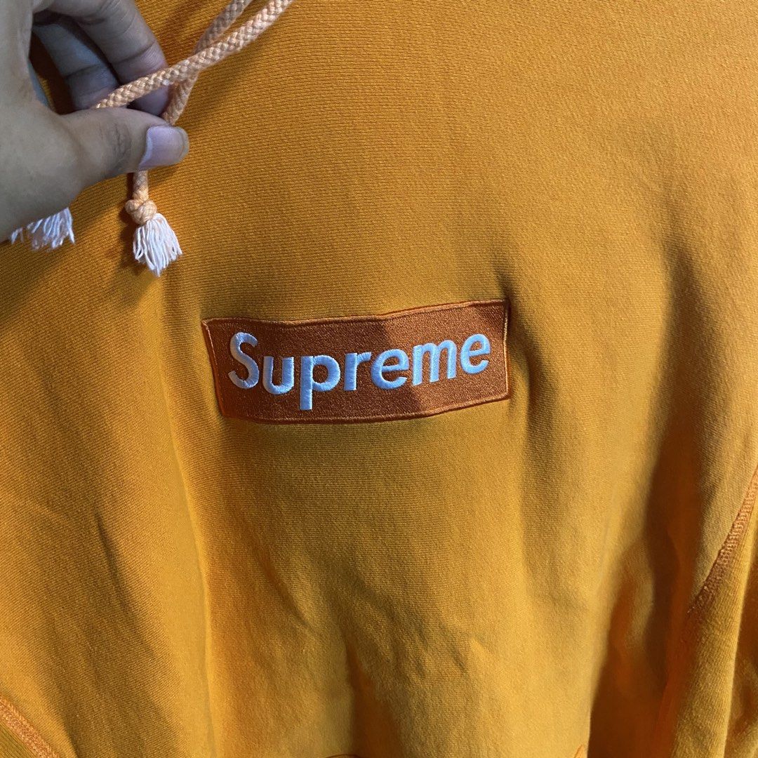 Supreme box logo (Category: Hoodies) located in Santo Tomas. Submitted by niftynook_22 (Listing ID 1466847620, Image 2). Description: Excellent condition 24x28 No issue Complete tags.