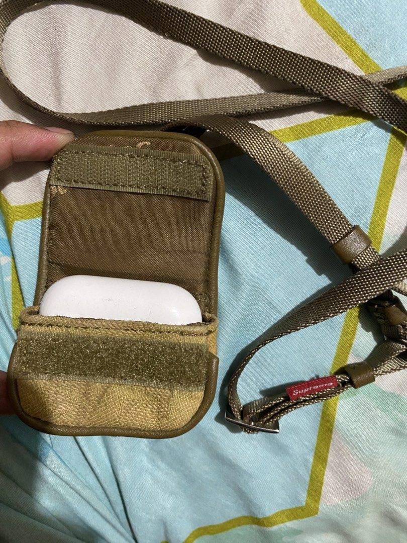Supreme Fat Tip Jacquard Denim AirPod Case (Category: Purses & Pouches) located in Iba. Submitted by preme2ow9 (Listing ID 1466888825, Image 2). Description: This item is the Supreme Fat Tip Jacquard Denim AirPod Case in the Olive colorway from the Spring/Summer 2022 (SS22) collection..