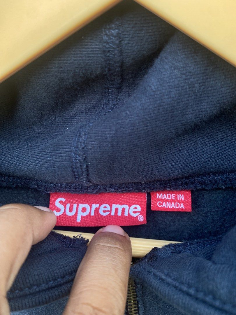 Supreme hoodie (Category: Hoodies) located in Cabagan. Submitted by rangi0905 (Listing ID 1466927801, Image 2). Description: fit to large sign of usage 9/10 color rate.