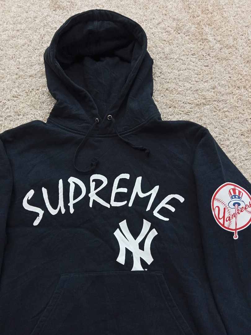 Supreme X MLB X 47 (Category: Coats, Jackets and Outerwear) located in Manila. Submitted by chinoluxx (Listing ID 1466849759, Image 3). Description: good asnew no issue size large.