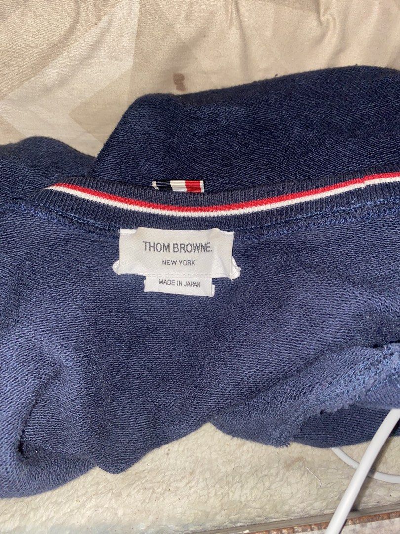 SWEATSHIRT (Category: Luxury Apparel) located in Zamboanga. Submitted by quickdolphin.adb58b (Listing ID 1466960381, Image 3). Description: .