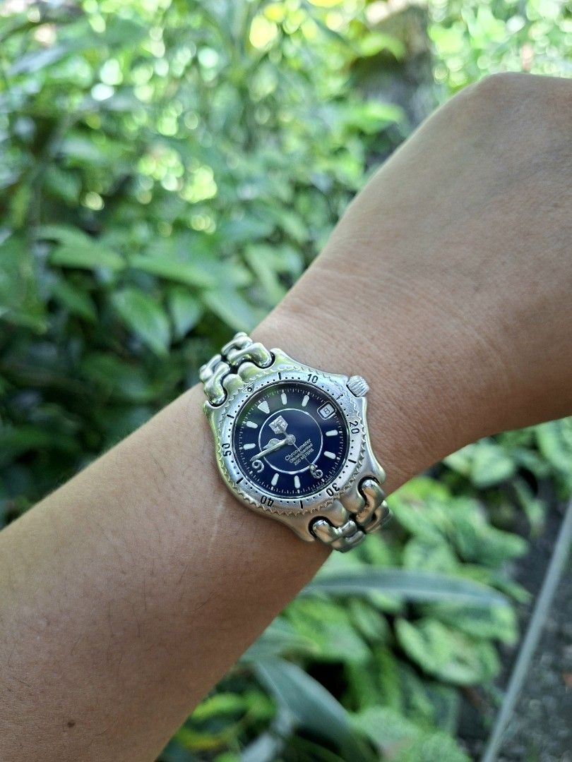 Tag Heuer Chronometer Automatic (Category: Women's Watches) located in Valenzuela. Submitted by luxxydeals (Listing ID 1466792006, Image 1). Description: Tag Heuer Chronometer Automatic Watch Only Wrist Size 7.3 inches Rotating bezel Luminous Display Blue Dial Reference: WG5214-P0 Movement: Automatic Size: 34mm Price: 27,000php Meet up: Metro Manila, Philippines Shipping Via LBC - Buyer’s Expense Lalamove - Payment First Payment: Cash/Gcash/Bankt