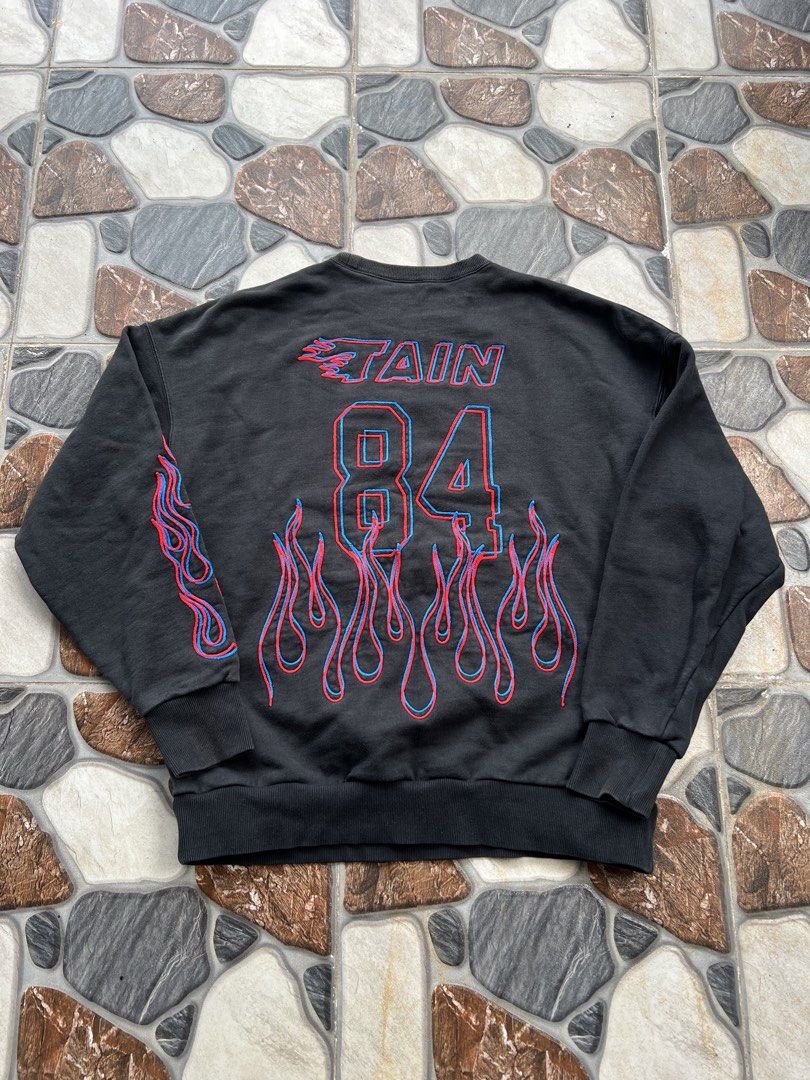 Tain DoublePush Embroidered Design (Category: Sets & Coordinates) located in Cavite. Submitted by sillapwet0606 (Listing ID 1466805829, Image 2). Description: Slightly Fading in crew neck No issue on the design No other issue Color Rate 9/10 Y2K motorsport sweater.