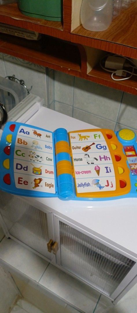 Talking Activity Book Interactive Educational Toy for Kids (Category: Educational & Learning Toys) located in Malabon City. Submitted by joewardabrera (Listing ID 1466967265, Image 2). Description: declutter bought for 1300 sa mall selling for 500 dasmariñas cavite location.