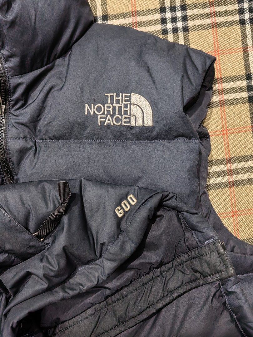 THE NORTH FACE (Category: Coats, Jackets and Outerwear) located in Baguio. Submitted by curated_luxe_brandeds (Listing ID 1466878401, Image 2). Description: THE NORTH FACE 600 SERIES DIMENSION : L26. 5 X W25 SIZE LARGE ON TAG SEE PICS FOR DETAILS EXCELLENT CONDITION NEED WASH COLOR MAY VARY DUE TO LIGHTING MOP BDO /GCASH NO COD /COP PHYSICAL STORE : STALL 324A THIRD FLOOR SKYWORLD SESSION ROAD BAGUIO CITY FB PAGE /CAROUSELL : curated_luxe_branded