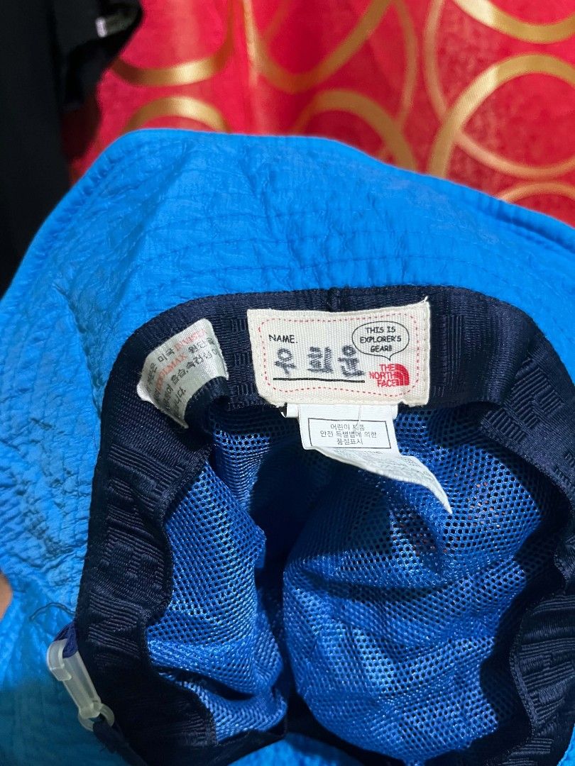 The North Face Bucket Hat (Category: Caps & Hats) located in Surigao. Submitted by nico_nicc (Listing ID 1466939993, Image 3). Description: The North Face Bucket Hat Good Condition No Issues 350+sf NEGOTIABLE.