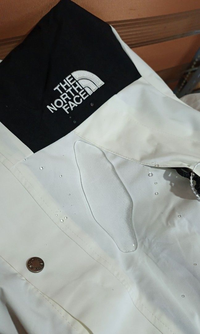 The North Face Gore-Tex Windbreaker (Category: Coats, Jackets and Outerwear) located in Cabuyao City. Submitted by dthrifts (Listing ID 1466930149, Image 2). Description: 25.5 W 29.5 L Waterproof Brand New W/Hangtags.