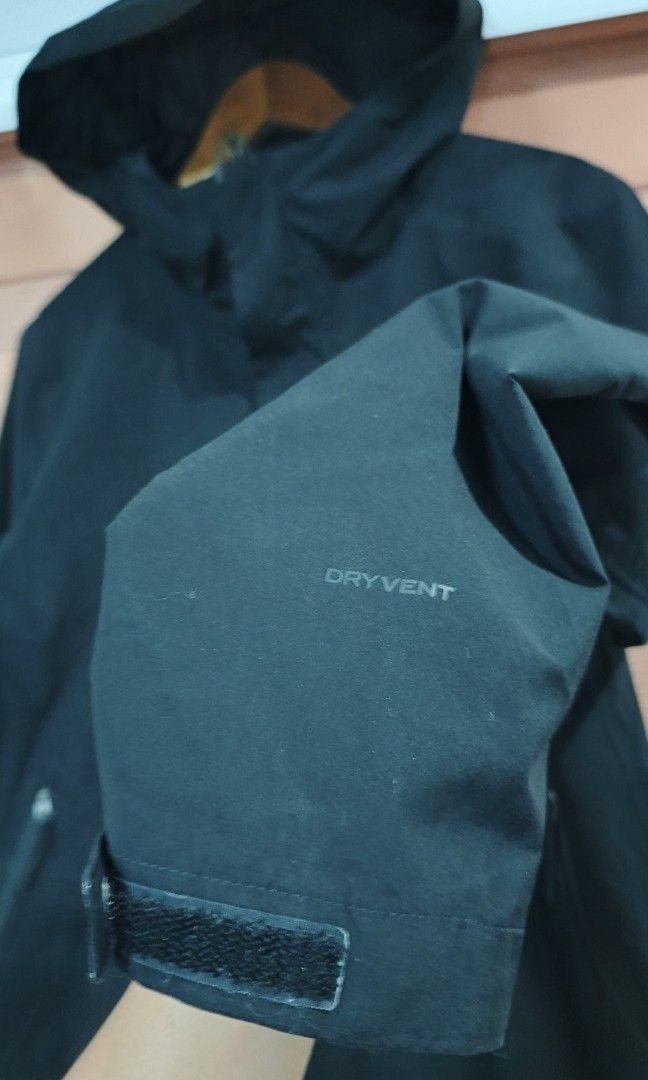 The North Face Hyvent Jacket (Category: Coats, Jackets and Outerwear) located in Cabuyao City. Submitted by dthrifts (Listing ID 1466928357, Image 3). Description: 23 W 29.5 L Authentic Excellent Condition.