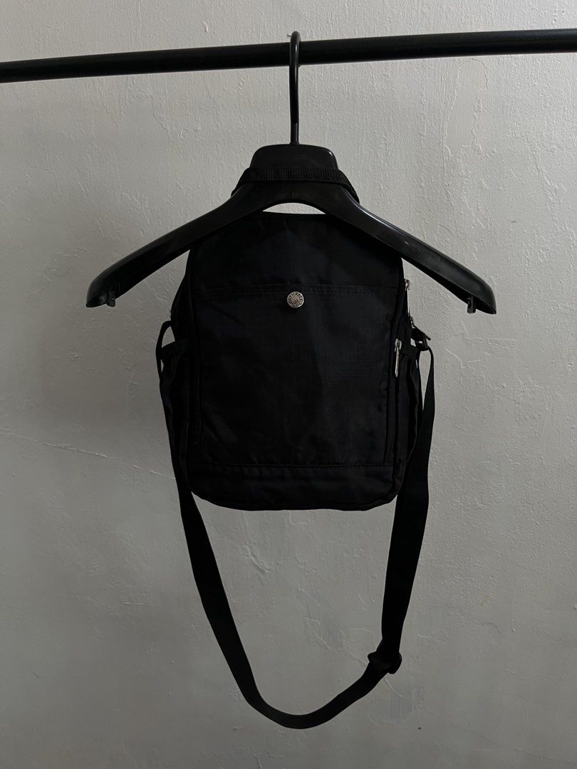 The North Face Sling Bag (Category: Sling Bags) located in Virac. Submitted by _thecave (Listing ID 1466834008, Image 3). Description: Excellent No Issue.
