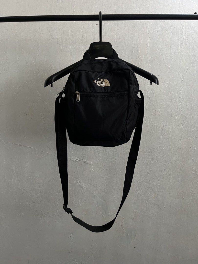 The North Face Sling Bag (Category: Sling Bags) located in Virac. Submitted by _thecave (Listing ID 1466834008, Image 1). Description: Excellent No Issue.