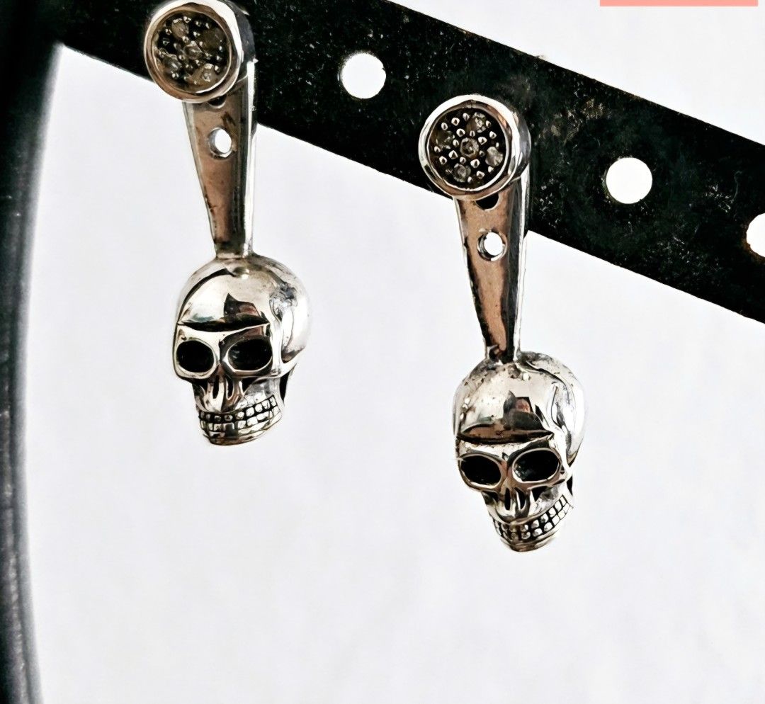Thomas Sabo Skull Convertible Earrings (Category: Earrings) located in General Trias. Submitted by sheiladelta32737 (Listing ID 1466796082, Image 1). Description: can be worn as stud or as dangling earrings w/ orig box 2k only ships from Cavite.