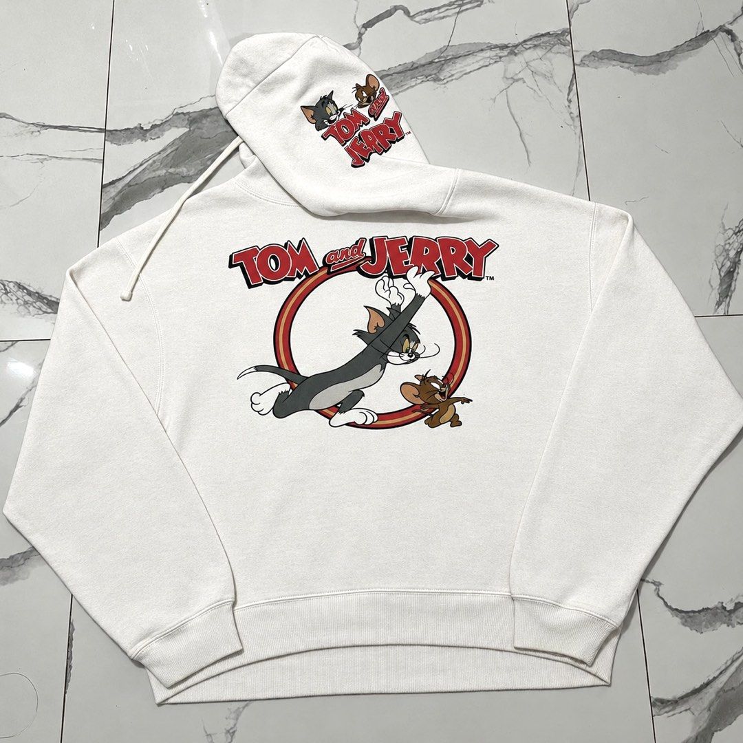 Tom & Jerry (Category: Hoodies) located in Bacoor. Submitted by manonghits_2000 (Listing ID 1466898464, Image 1). Description: Tom & Jerry 23x25 No Major Issue Needs Wash Only Claim 250 .