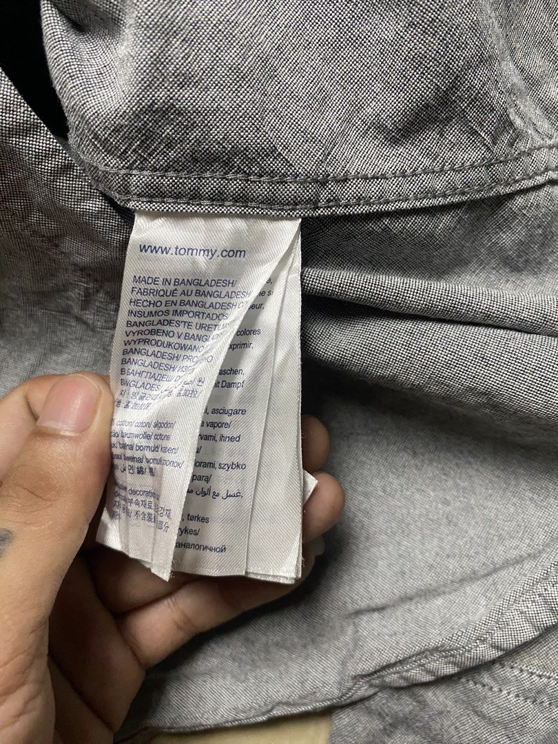 TOMMY (Category: Coats, Jackets and Outerwear) located in Andop. Submitted by maikeygong (Listing ID 1466912048, Image 3). Description: SIZE MEDIUM 20x28 NO MAJOR ISSUE.
