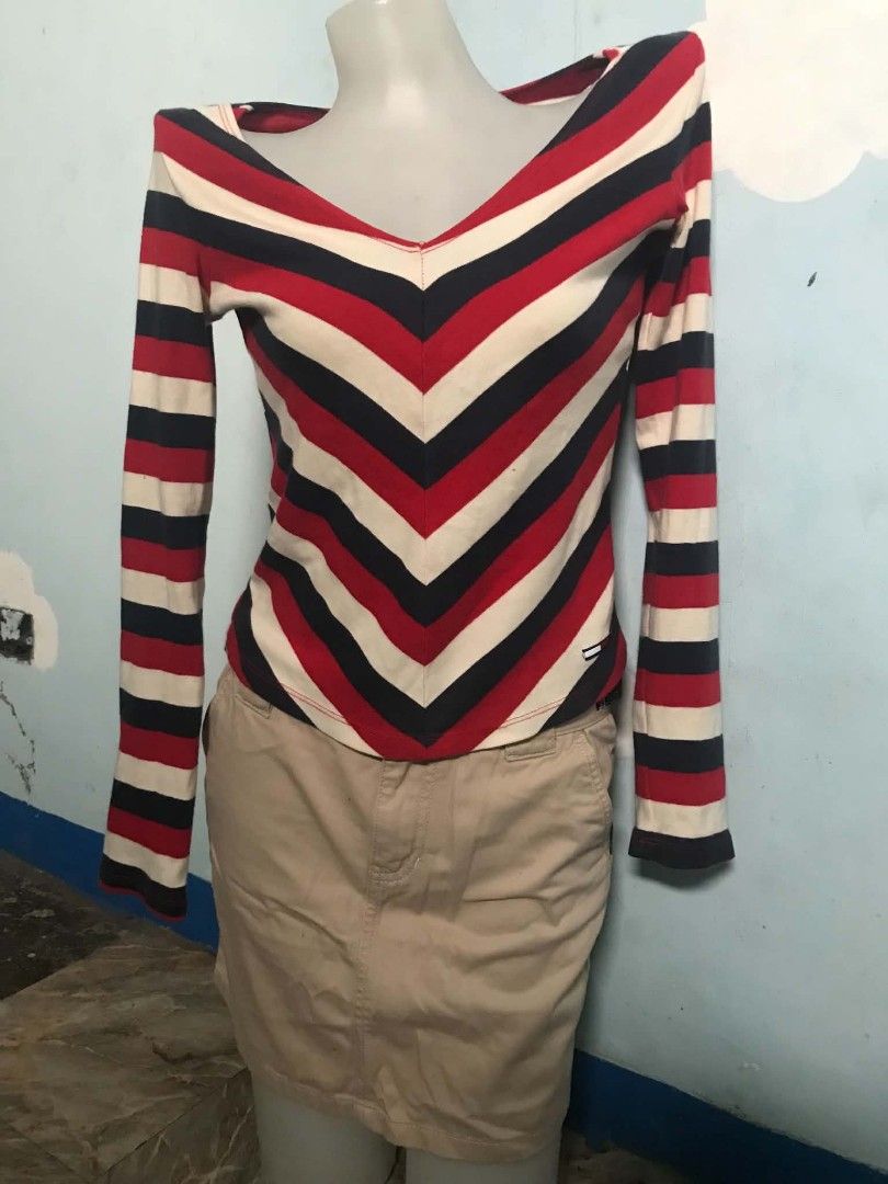 TOMMY HILFIGER SET (Category: Longsleeves) located in Manila. Submitted by tiffy_thrift (Listing ID 1466778730, Image 1). Description: .
