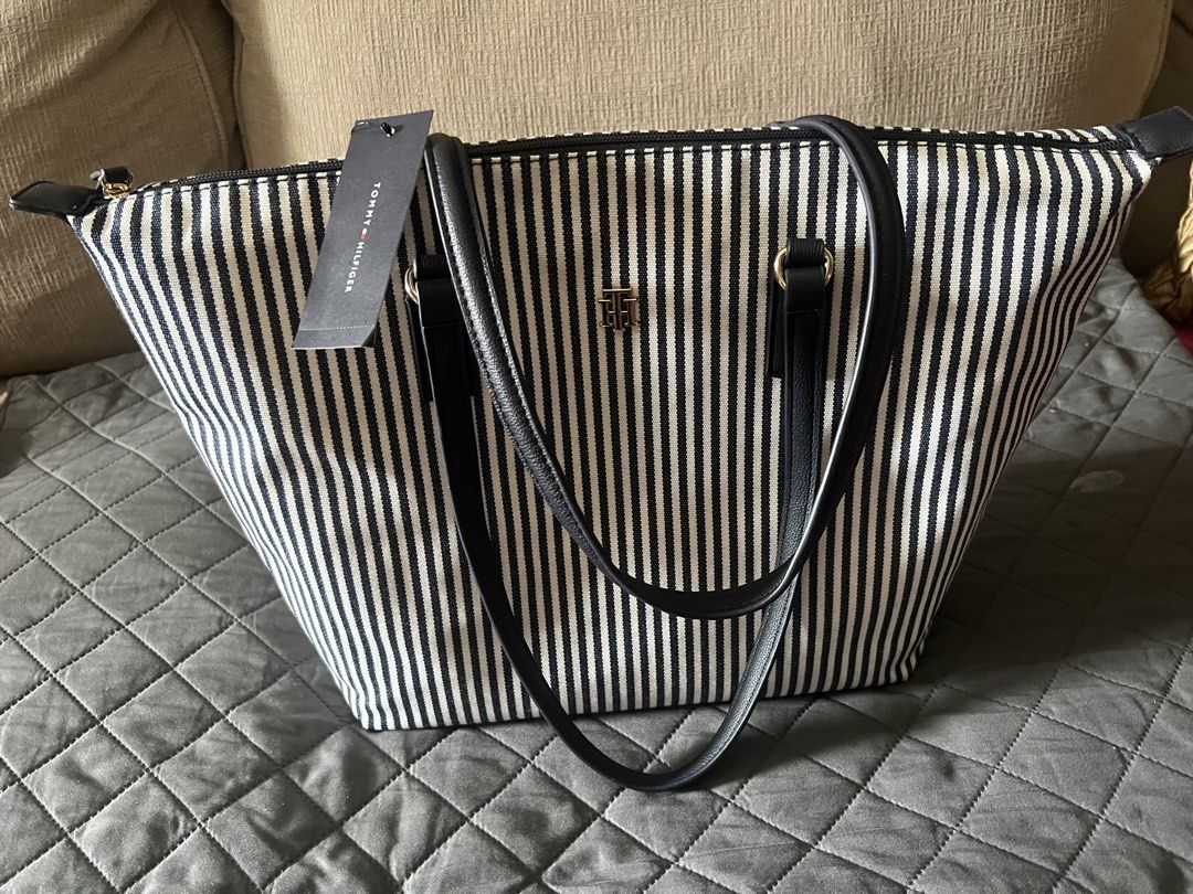 Tommy Hilfiger Tote Bags (Category: Tote Bags) located in Marikina City. Submitted by lesliesomigao (Listing ID 1466867293, Image 1). Description: •Brand new with tags •Purchased in 🇺🇸 •100% Satisfaction Guaranteed or your money back.
